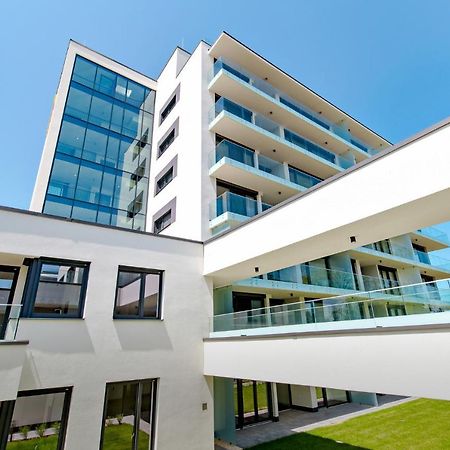 Clyde-Premium Lelle Waterfront Private Apartment Balatonlelle Ngoại thất bức ảnh