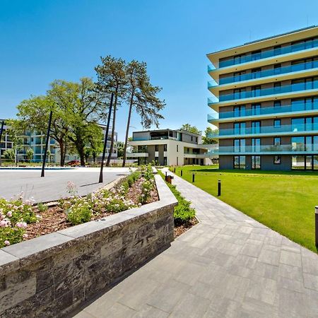 Clyde-Premium Lelle Waterfront Private Apartment Balatonlelle Ngoại thất bức ảnh