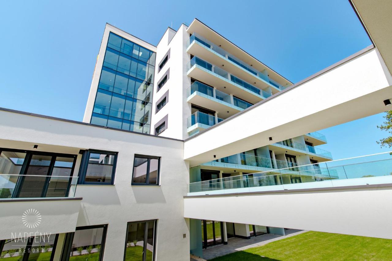 Clyde-Premium Lelle Waterfront Private Apartment Balatonlelle Ngoại thất bức ảnh