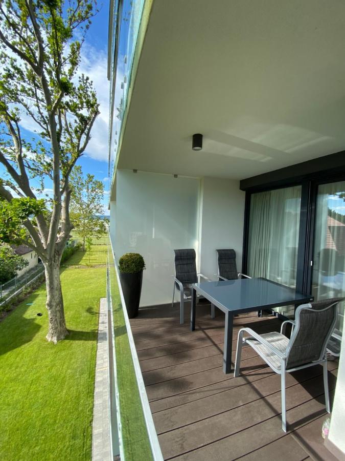 Clyde-Premium Lelle Waterfront Private Apartment Balatonlelle Ngoại thất bức ảnh