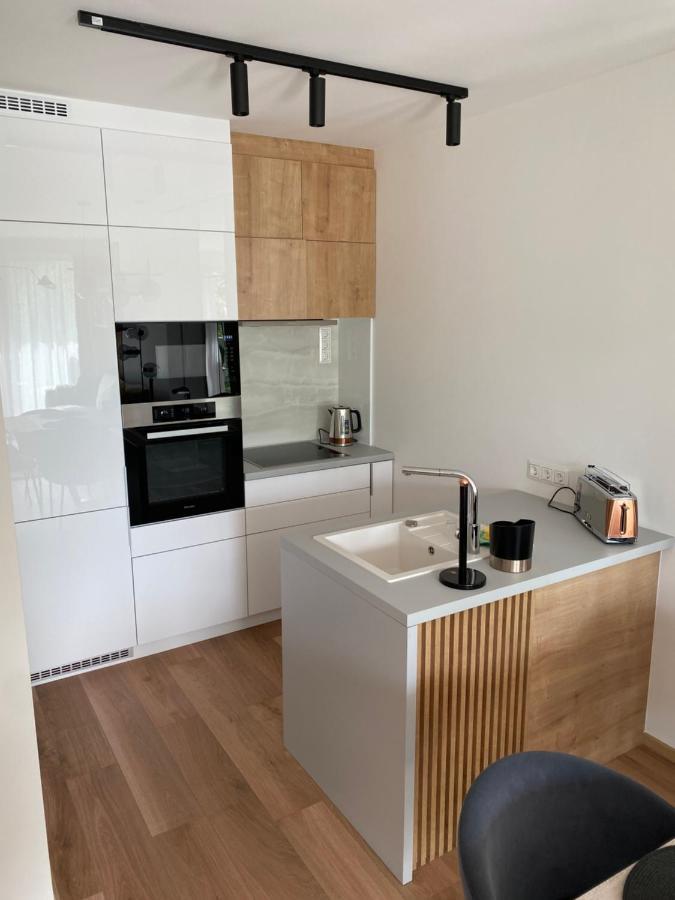 Clyde-Premium Lelle Waterfront Private Apartment Balatonlelle Ngoại thất bức ảnh