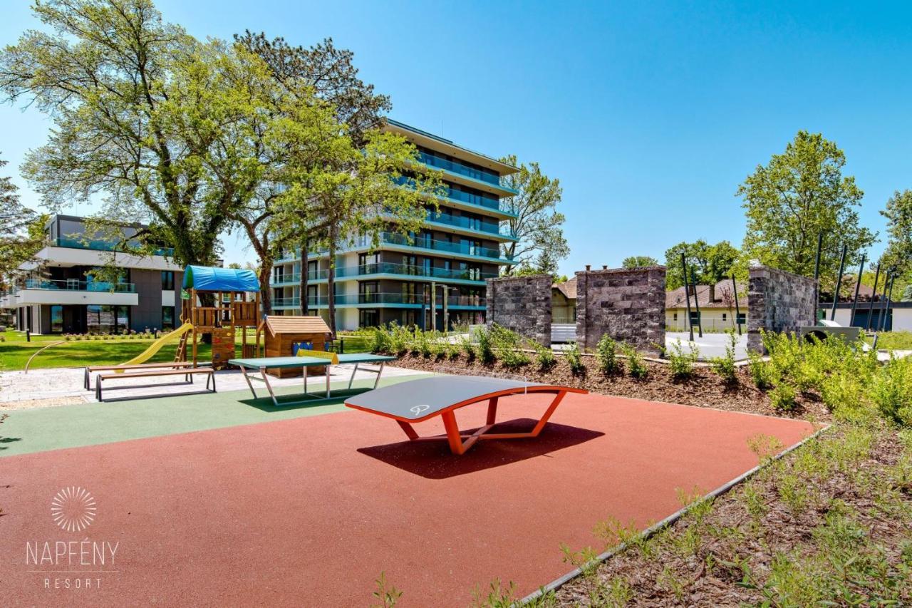 Clyde-Premium Lelle Waterfront Private Apartment Balatonlelle Ngoại thất bức ảnh