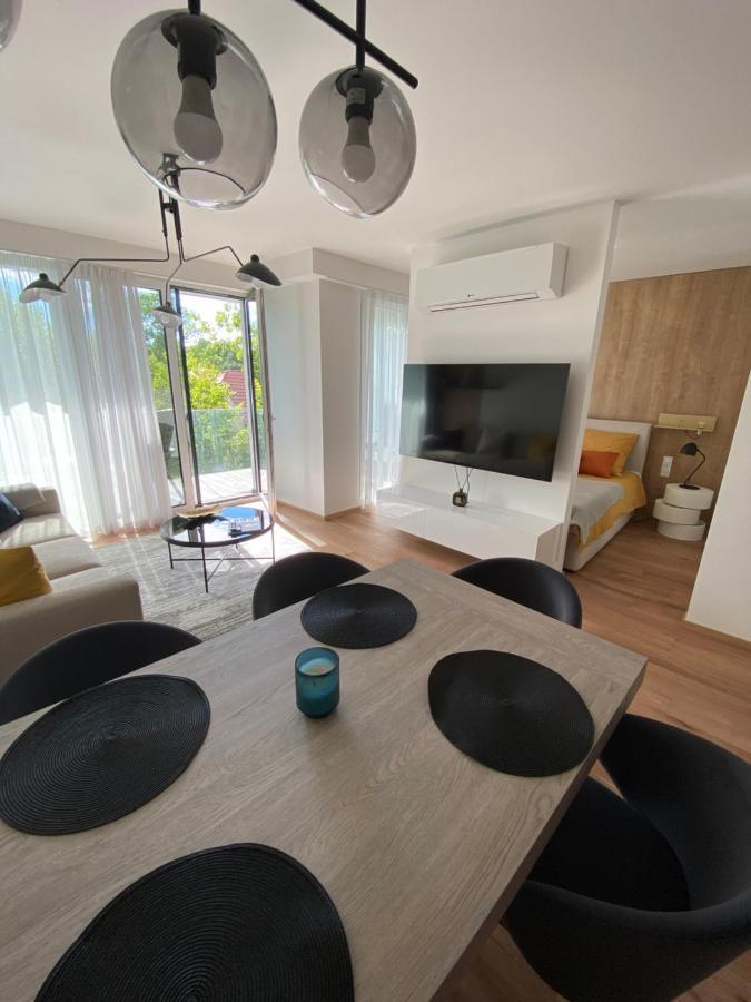 Clyde-Premium Lelle Waterfront Private Apartment Balatonlelle Ngoại thất bức ảnh