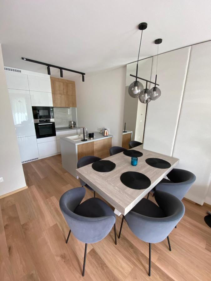 Clyde-Premium Lelle Waterfront Private Apartment Balatonlelle Ngoại thất bức ảnh