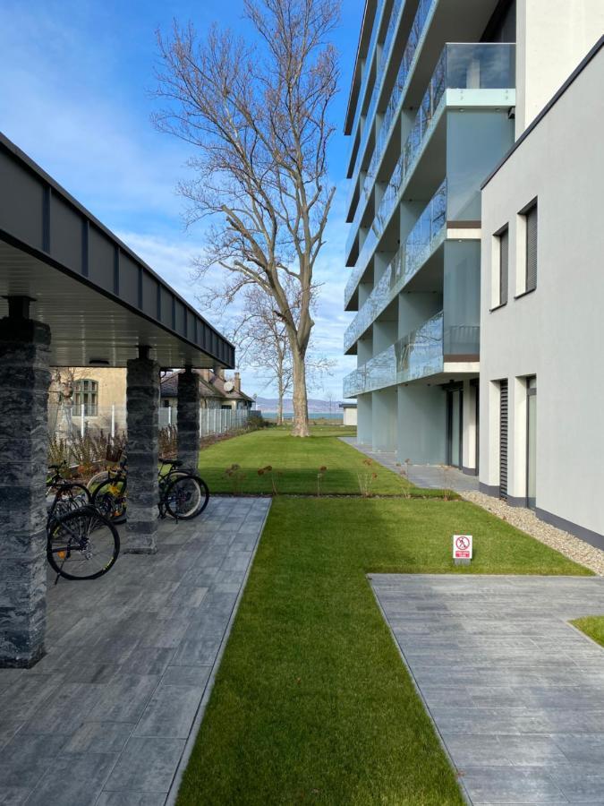 Clyde-Premium Lelle Waterfront Private Apartment Balatonlelle Ngoại thất bức ảnh